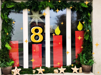 8. Dezember, Adventsfenster Kirchgemeindehaus